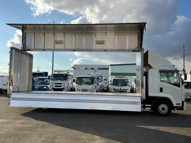 いすゞ フォワード TKG-FRR90T2(2WD)の写真6