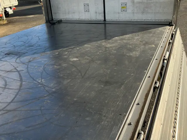 いすゞ フォワード TKG-FRR90T2(2WD)の写真12