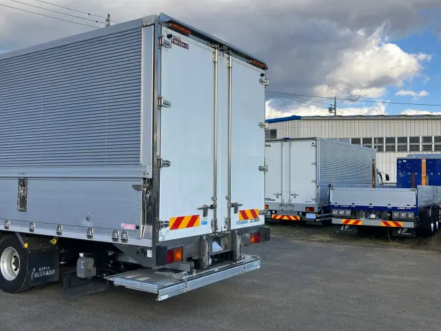 いすゞ フォワード TKG-FRR90T2(2WD)の写真14