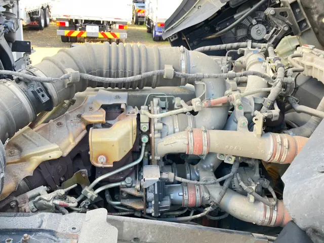 日野 プロフィア 2DG-FW1AHG(8x4)の写真17