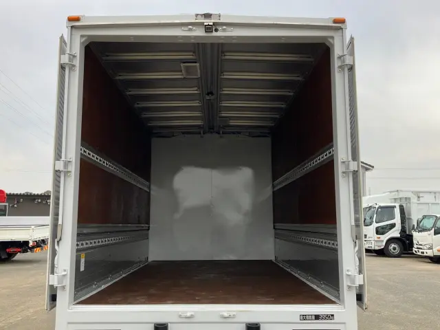 いすゞ エルフ 2RG-NPR88YN(2WD)の写真10