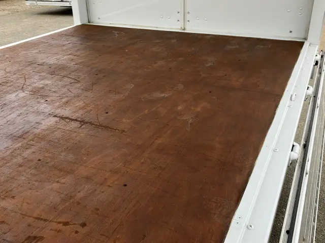 いすゞ エルフ 2RG-NPR88YN(2WD)の写真12