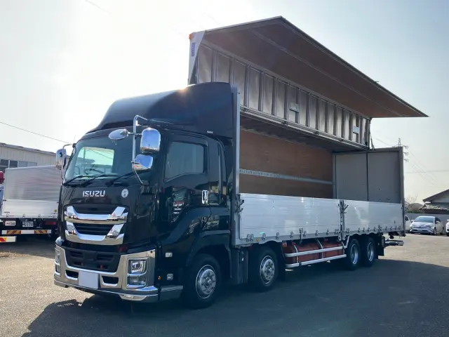 いすゞ ギガ 2PG-CYJ77C(8x4)の写真1