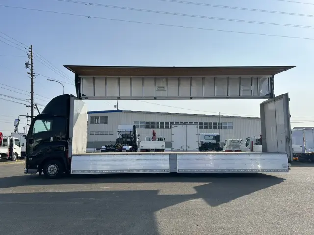 いすゞ ギガ 2PG-CYJ77C(8x4)の写真5