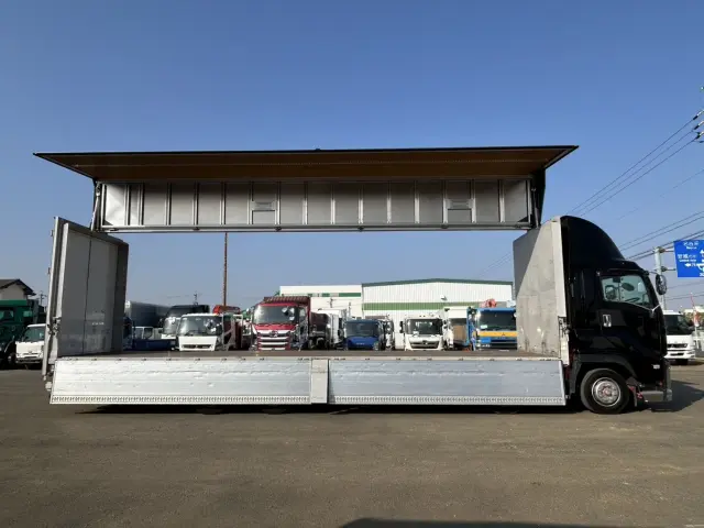 いすゞ ギガ 2PG-CYJ77C(8x4)の写真6