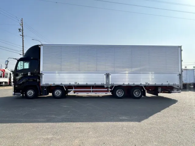 いすゞ ギガ 2PG-CYJ77C(8x4)の写真7