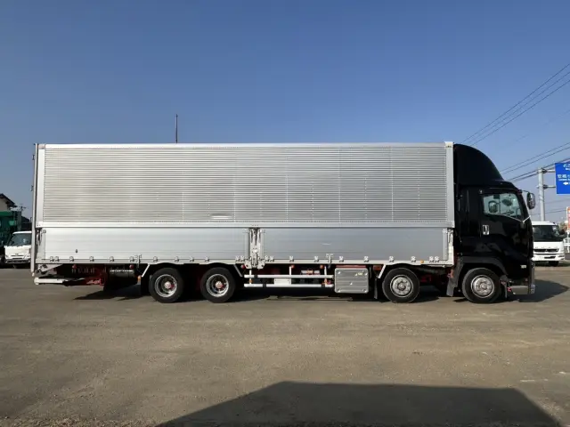 いすゞ ギガ 2PG-CYJ77C(8x4)の写真8