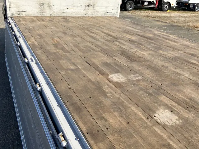 いすゞ ギガ 2PG-CYJ77C(8x4)の写真11