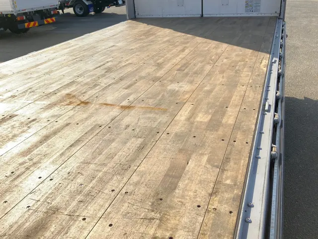 いすゞ ギガ 2PG-CYJ77C(8x4)の写真12