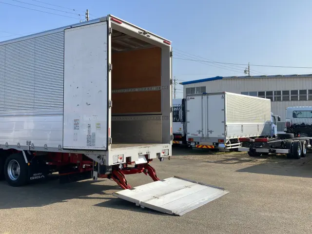 いすゞ ギガ 2PG-CYJ77C(8x4)の写真15