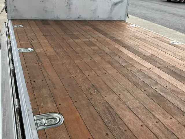 いすゞ フォワード 2RG-FRR90T2(2WD)の写真11