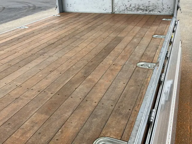 いすゞ フォワード 2RG-FRR90T2(2WD)の写真12