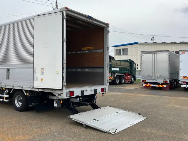いすゞ フォワード 2RG-FRR90T2(2WD)の写真15