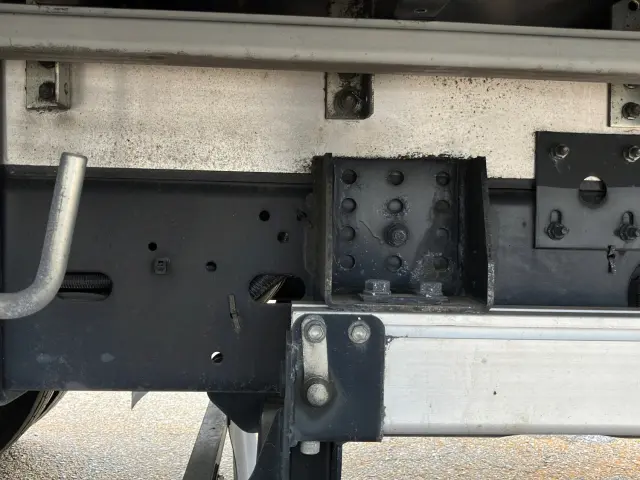いすゞ フォワード 2RG-FRR90T2(2WD)の写真16