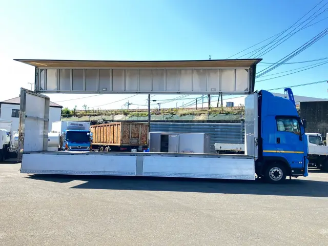 いすゞ ギガ 2PG-CYJ77C(8x4)の写真6