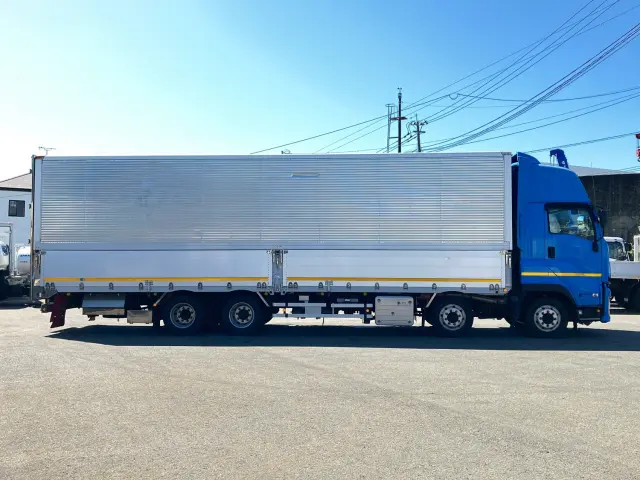 いすゞ ギガ 2PG-CYJ77C(8x4)の写真8