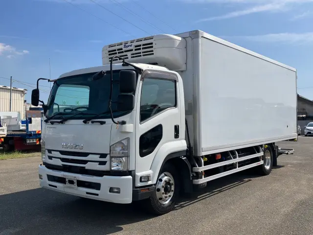 いすゞ フォワード 2PG-FTR90V2(2WD)の写真1
