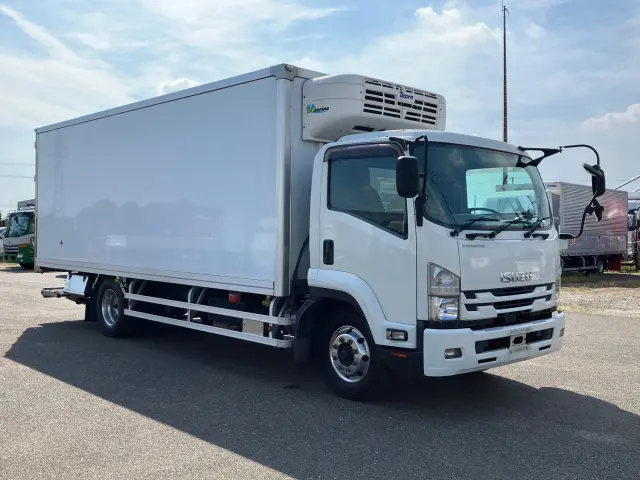 いすゞ フォワード 2PG-FTR90V2(2WD)の写真2