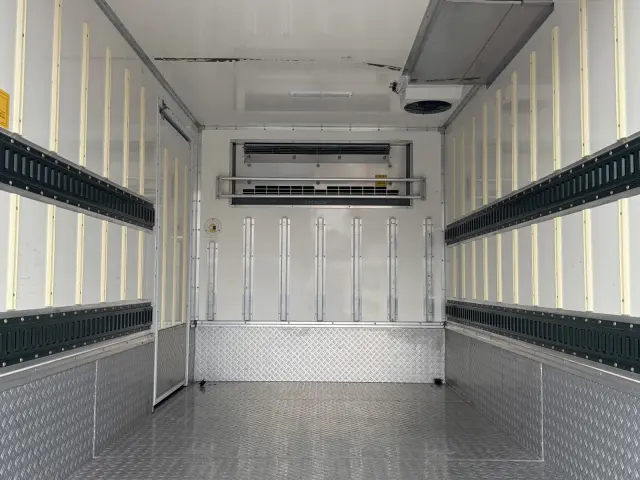 三菱 キャンター 2RG-FBA20(2WD)の写真8