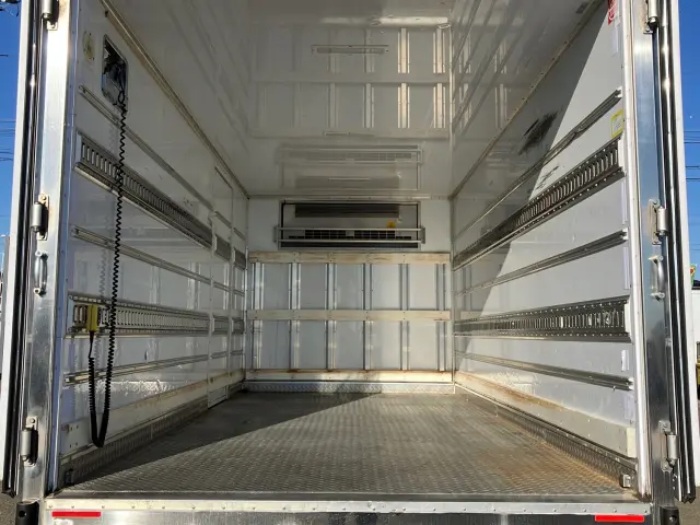 三菱 キャンター 2PG-FEB80(2WD)の写真8