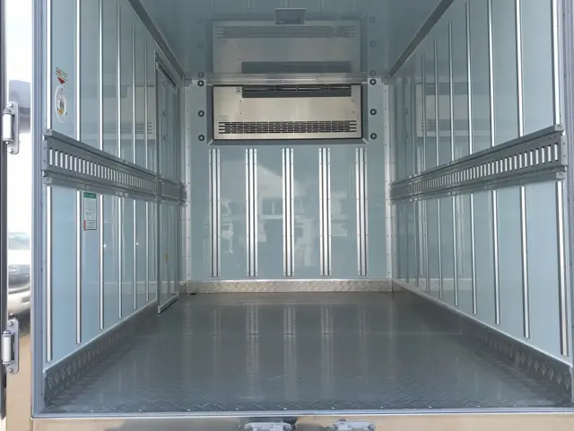 三菱 キャンター 2RG-FBAV0(2WD)の写真8