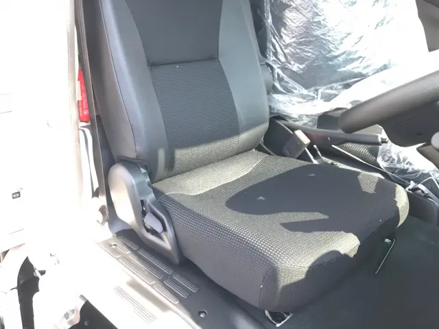 三菱 キャンター 2RG-FBAV0(2WD)の写真16