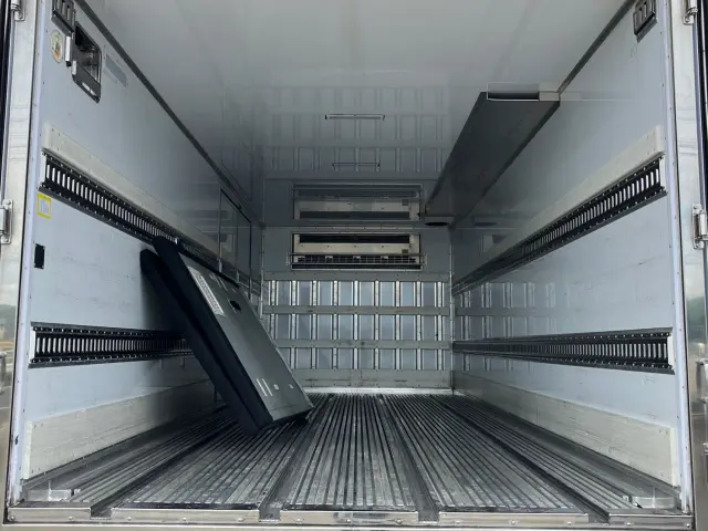 UD コンドル 2PG-BRR90T2(2WD)の写真8