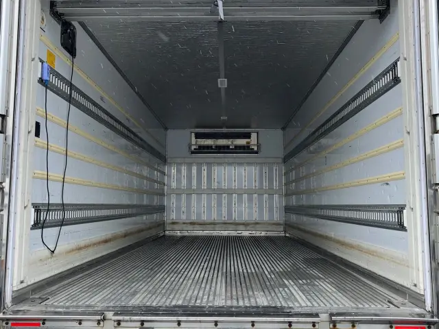 いすゞ フォワード 2PG-FRR90T2(2WD)の写真8