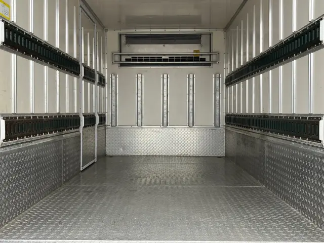 いすゞ エルフ TPG-NLR85AN(2WD)の写真8