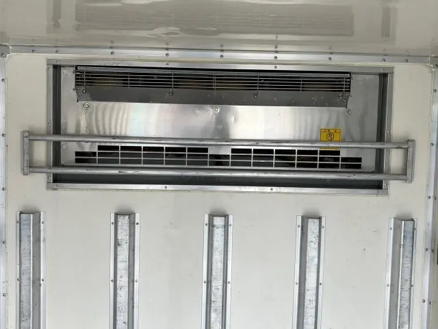 三菱 キャンター TPG-FBA20(2WD)の写真10