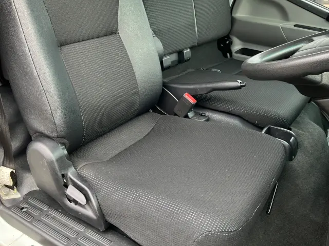 三菱 キャンター 2RG-FBA20(2WD)の写真16