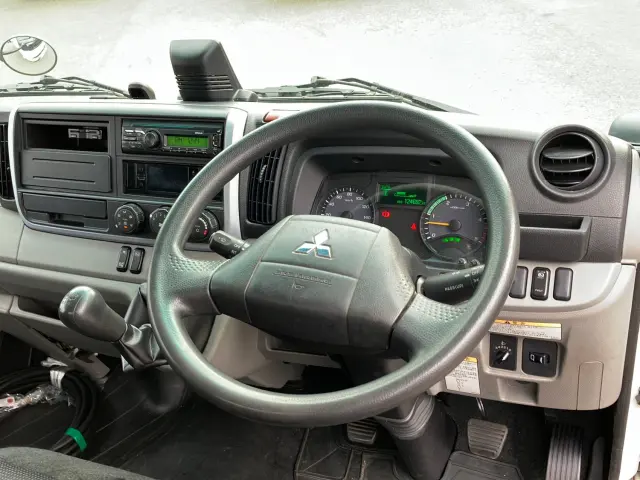 三菱 キャンター 2RG-FBA20(2WD)の写真18