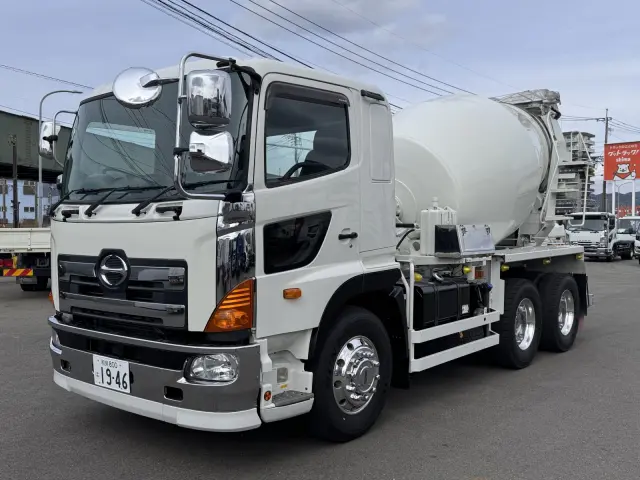 日野 プロフィア LKG-FS1AKAA(6x4)の写真1