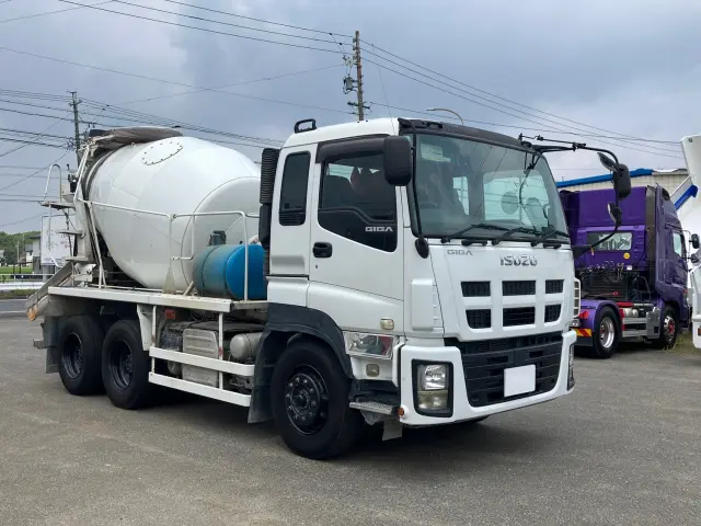 いすゞ ギガ QKG-CXZ77AT(6x4)の写真2