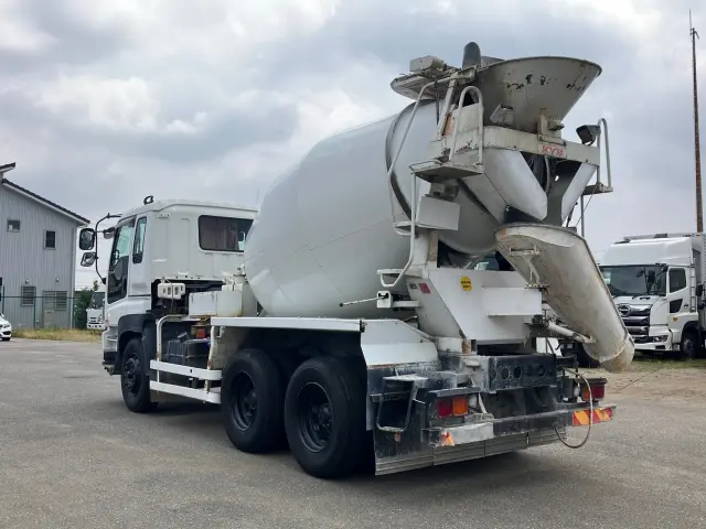 いすゞ ギガ QKG-CXZ77AT(6x4)の写真4