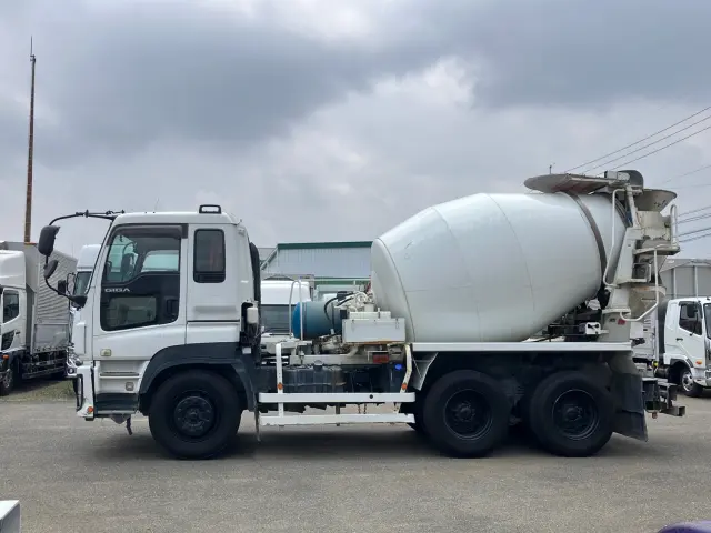 いすゞ ギガ QKG-CXZ77AT(6x4)の写真5