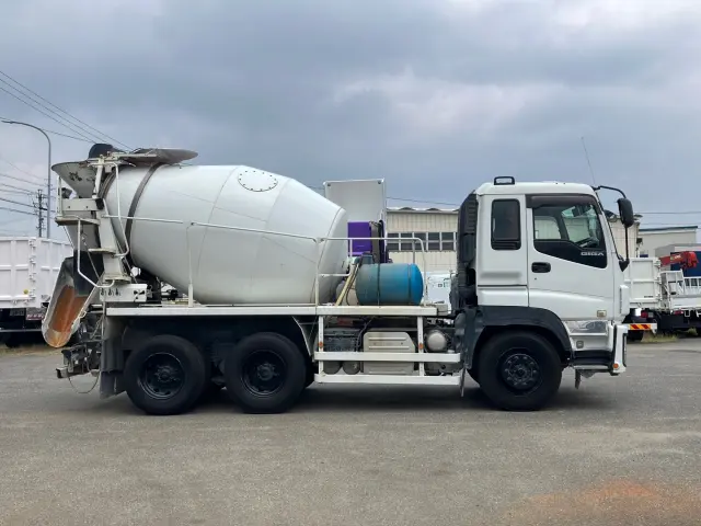 いすゞ ギガ QKG-CXZ77AT(6x4)の写真6