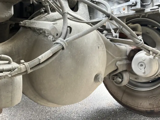 いすゞ ギガ QKG-CXZ77AT(6x4)の写真16