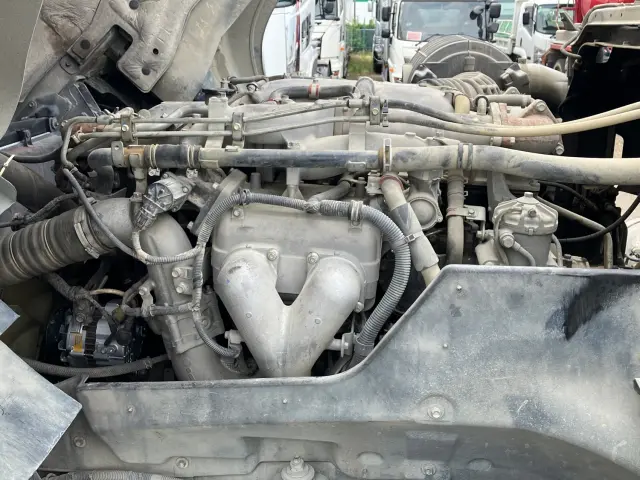 いすゞ ギガ QKG-CXZ77AT(6x4)の写真17