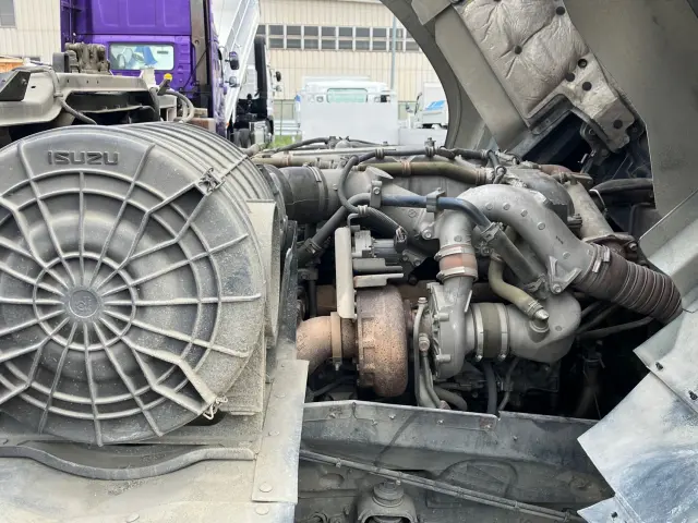 いすゞ ギガ QKG-CXZ77AT(6x4)の写真18