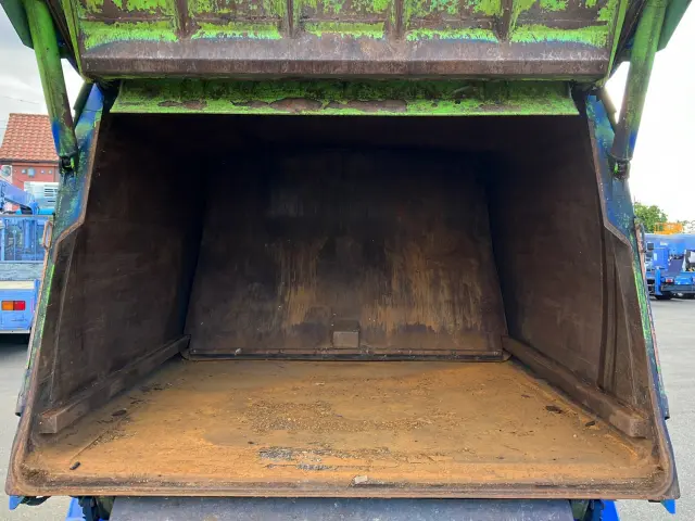 いすゞ エルフ SKG-NPR85YN(2WD)の写真8