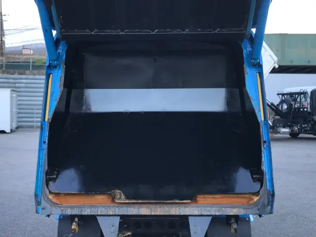 いすゞ エルフ TPG-NMR85AN(2WD)の写真9
