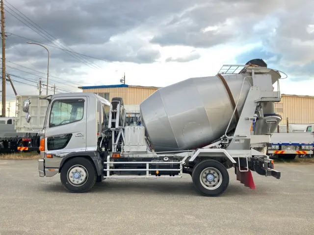 日野 レンジャー LKG-FJ7JDAA(2WD)の写真5