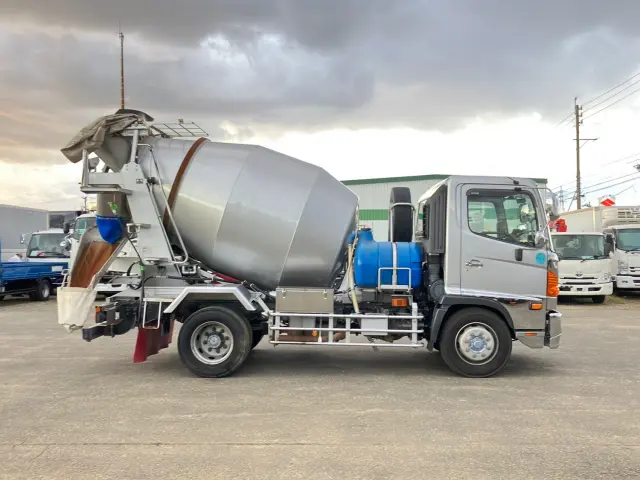 日野 レンジャー LKG-FJ7JDAA(2WD)の写真6