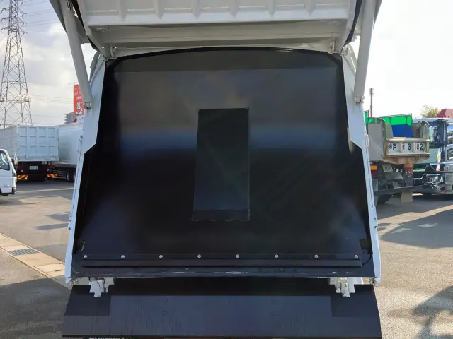 三菱 キャンター 2PG-FEB90(2WD)の写真8