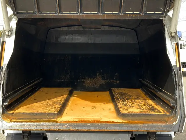 三菱 キャンター 2PG-FEB90(2WD)の写真8