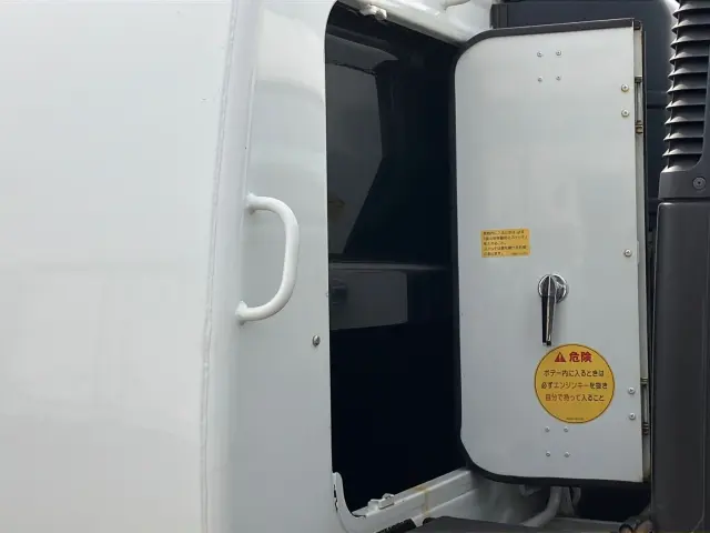 三菱 キャンター 2PG-FEB90(2WD)の写真11