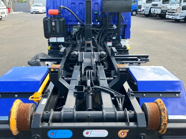 三菱 キャンター 2RG-FBAV0(2WD)の写真8