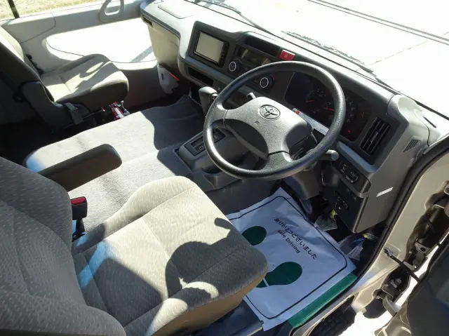 トヨタ コースター SKG-XZB60(2WD)の写真4