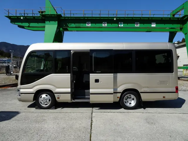 トヨタ コースター SKG-XZB60(2WD)の写真7